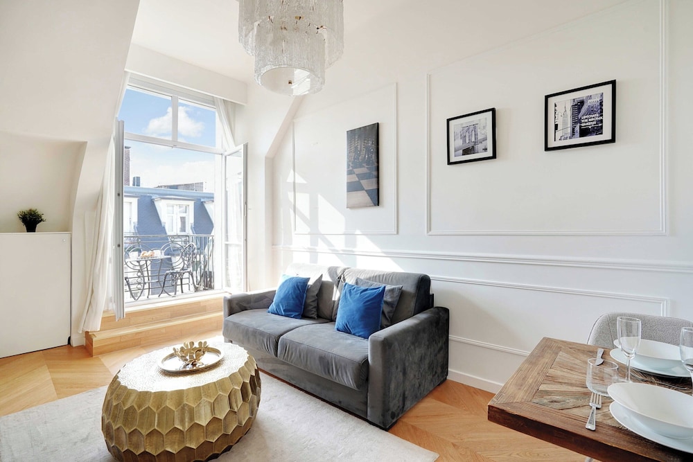Magnificent Apartment 1br 4p Champs elysees — 4-Star Luxury Hotel in Paris, France