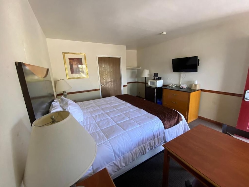 Town and Country Inn - photo 4