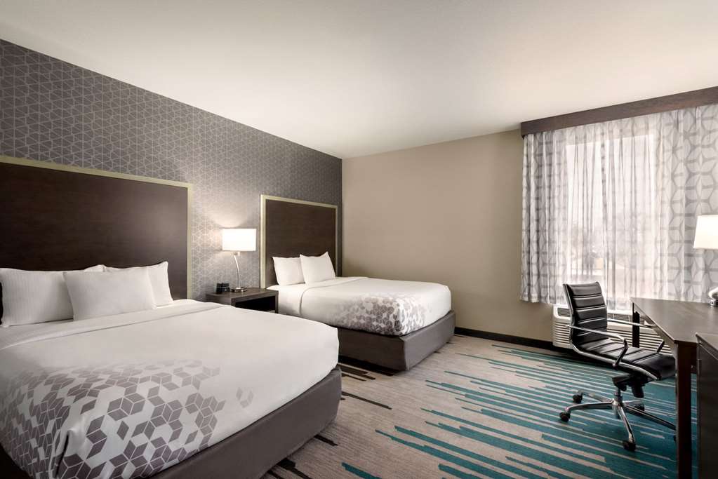 La Quinta Inn & Suites by Wyndham Clovis CA - photo 7