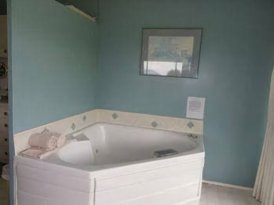 Weatherly Suites - photo 13