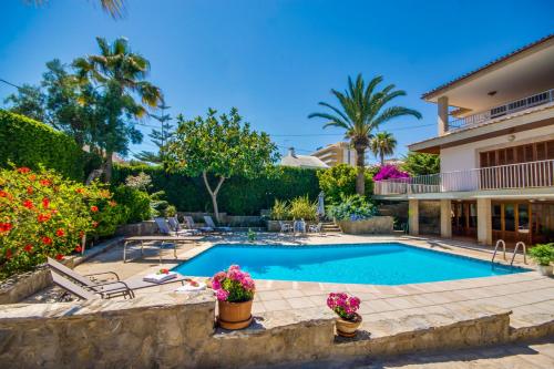 Ideal Property Mallorca Angelo — 4-Star Luxury Hotel in Can Picafort, Spain
