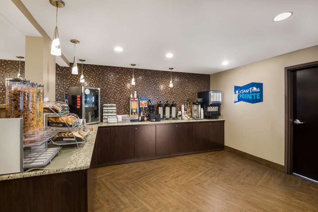 Clarion Pointe Downtown - photo 27