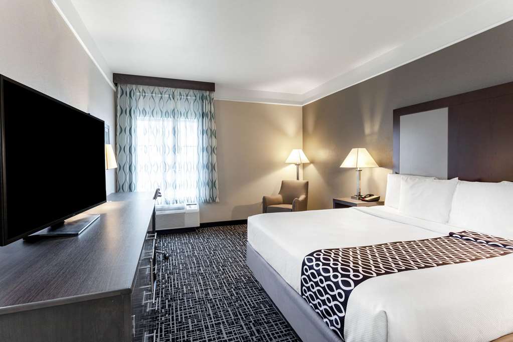 La Quinta Inn & Suites by Wyndham Seguin - photo 21