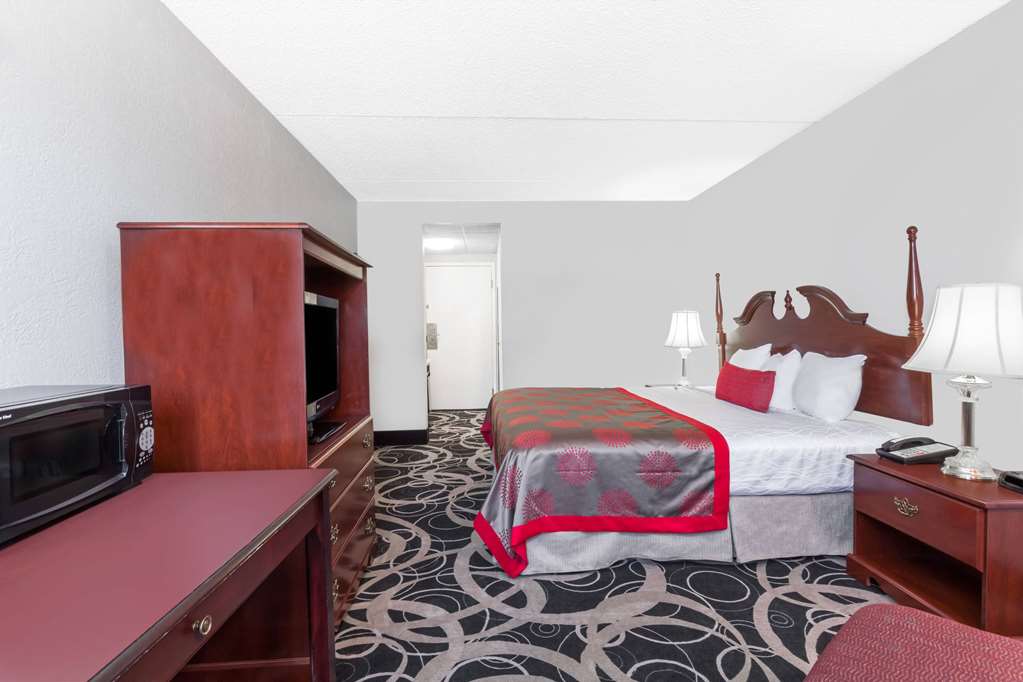 Ramada by Wyndham Henderson Evansville - photo 8