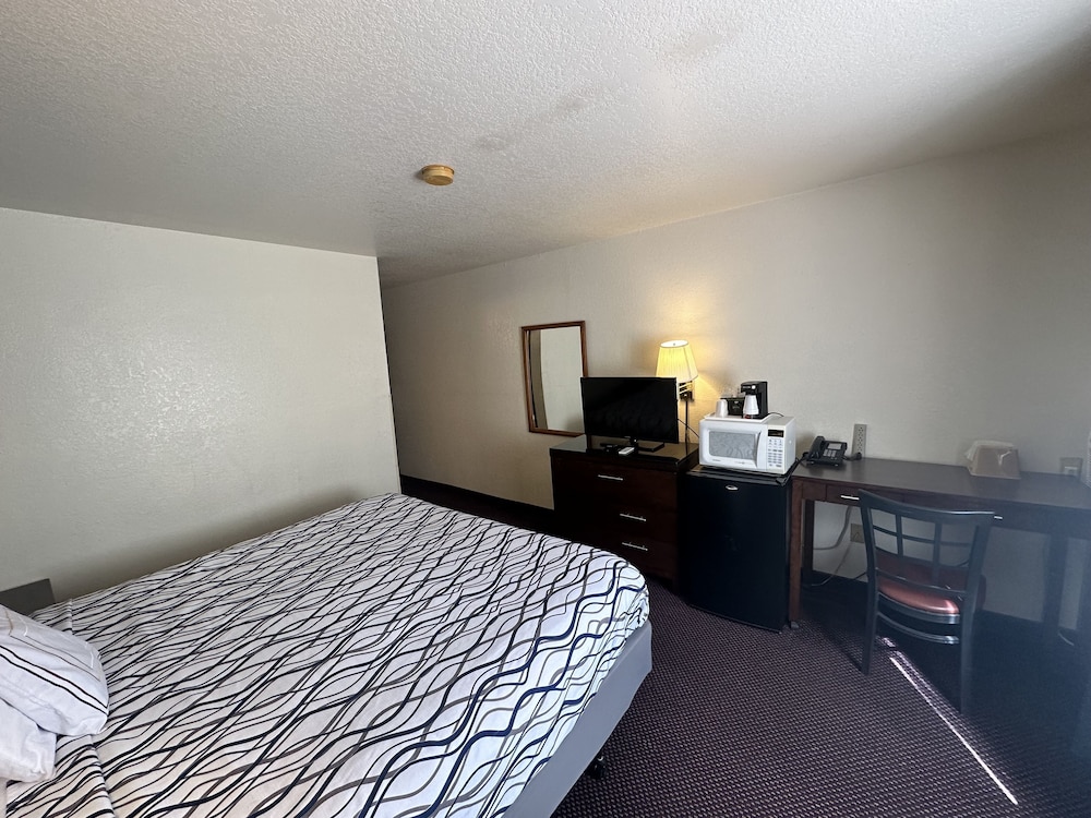 Simple Rewards Inn - photo 12