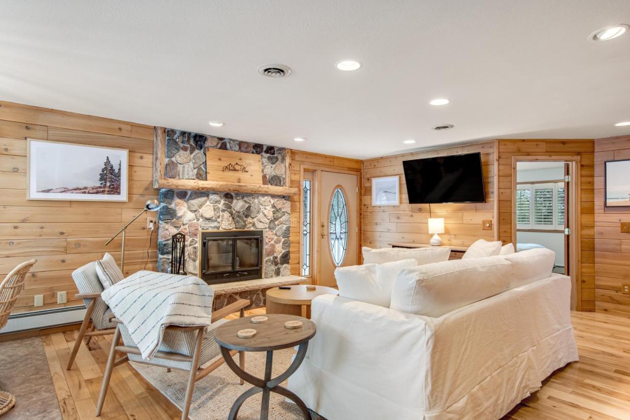 Eagle River Lakefront Oasis in Eagle River, United States