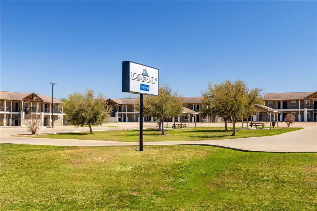 Eagle S Den Three Rivers Texas A Travelodge By Wyndham — Three Rivers