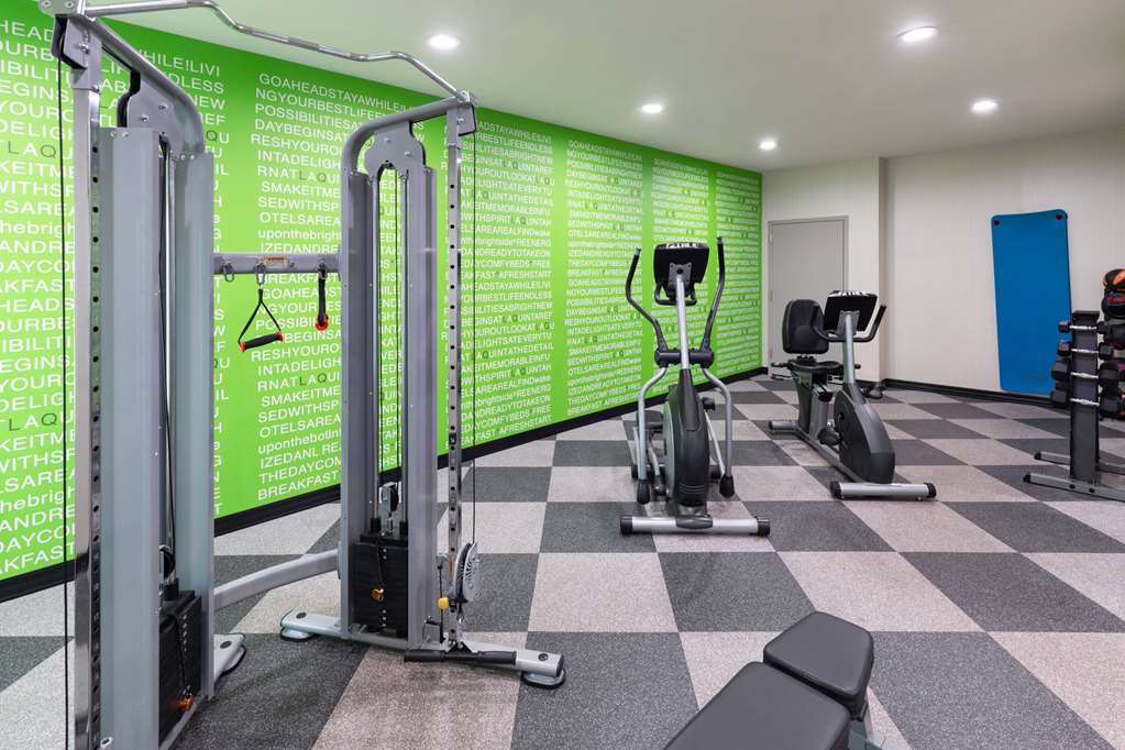 La Quinta Inn & Suites by Wyndham Loudon - photo 22