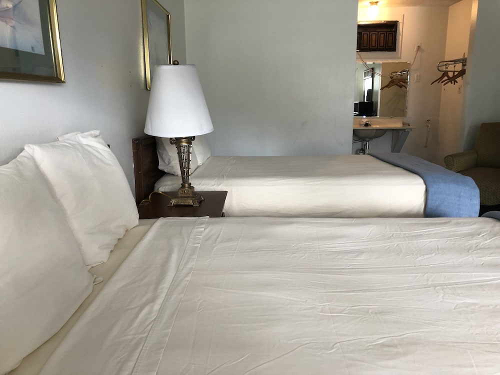 Motel 8 Lake City - photo 11