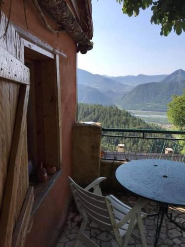 Maisonnette Avec Terrasse Et Vue Imprenable - carbon neutral hotel in Unknown City