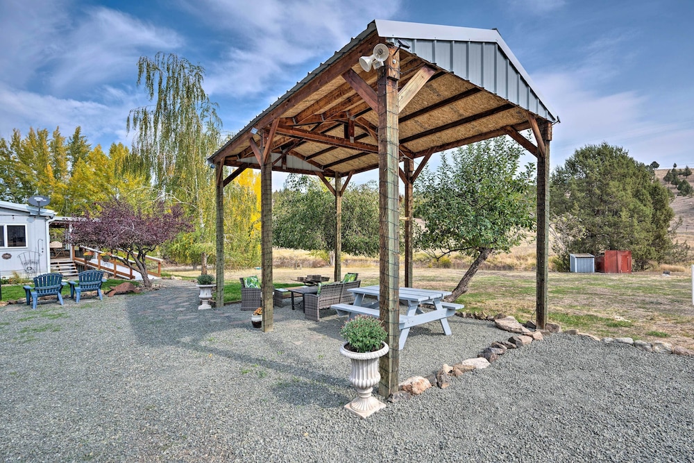 John Day Lakehouse with a Great Outdoor Space — hotel in John Day