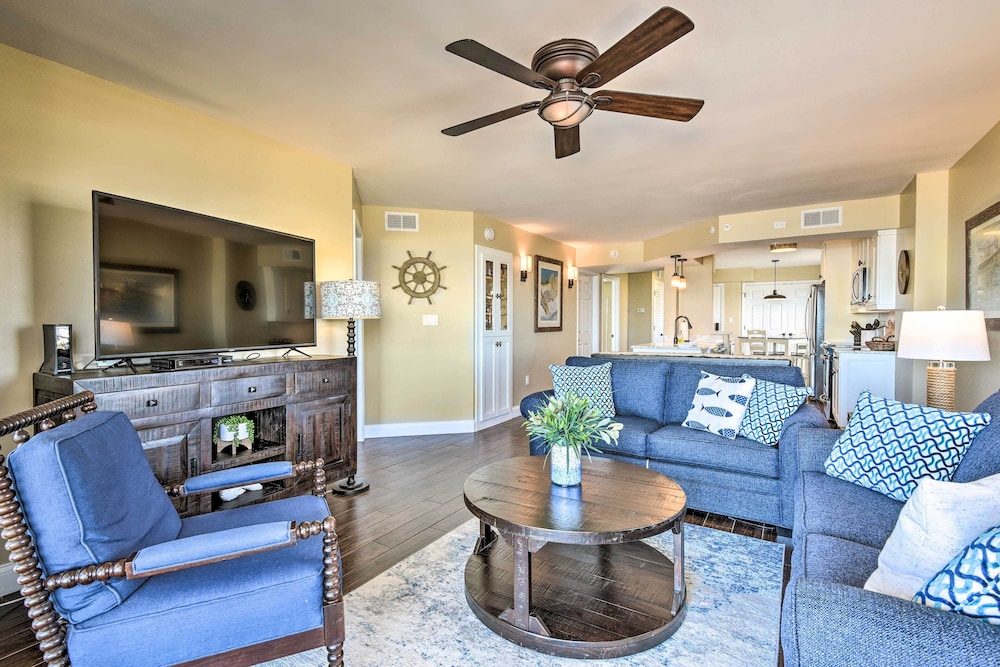 Luxe Oceanfront Condo with Pool Beach Access and Gear — 4-Star Luxury Hotel in Ormond Beach, United States