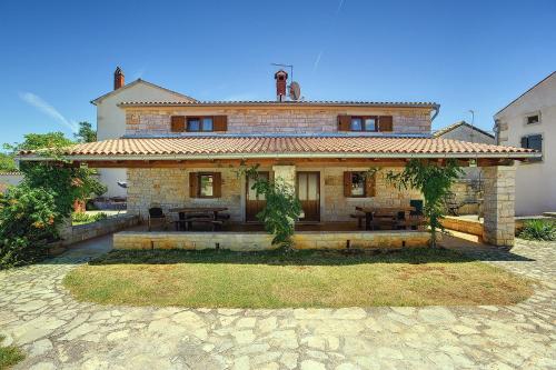 Villa Viola — 4-Star Luxury Hotel in Marcana, Croatia