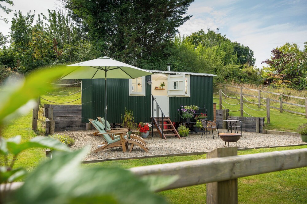 Onnen - carbon neutral hotel in Llanarth