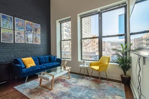 Chicago 2BR City Escape with Optional Parking Near McCormick Place Navy Pier Shedd Aquarium and Millennium Park — 4-Star Luxury Hotel in Chicago, United States
