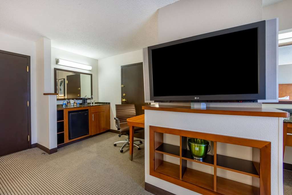 Wyndham Garden Kansas City Airport - photo 25