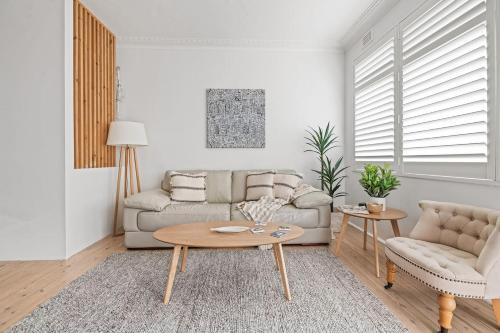 Coastal Corner Contemporary Chic by the Beach — 4-Star Luxury Hotel in Sydney, Australia