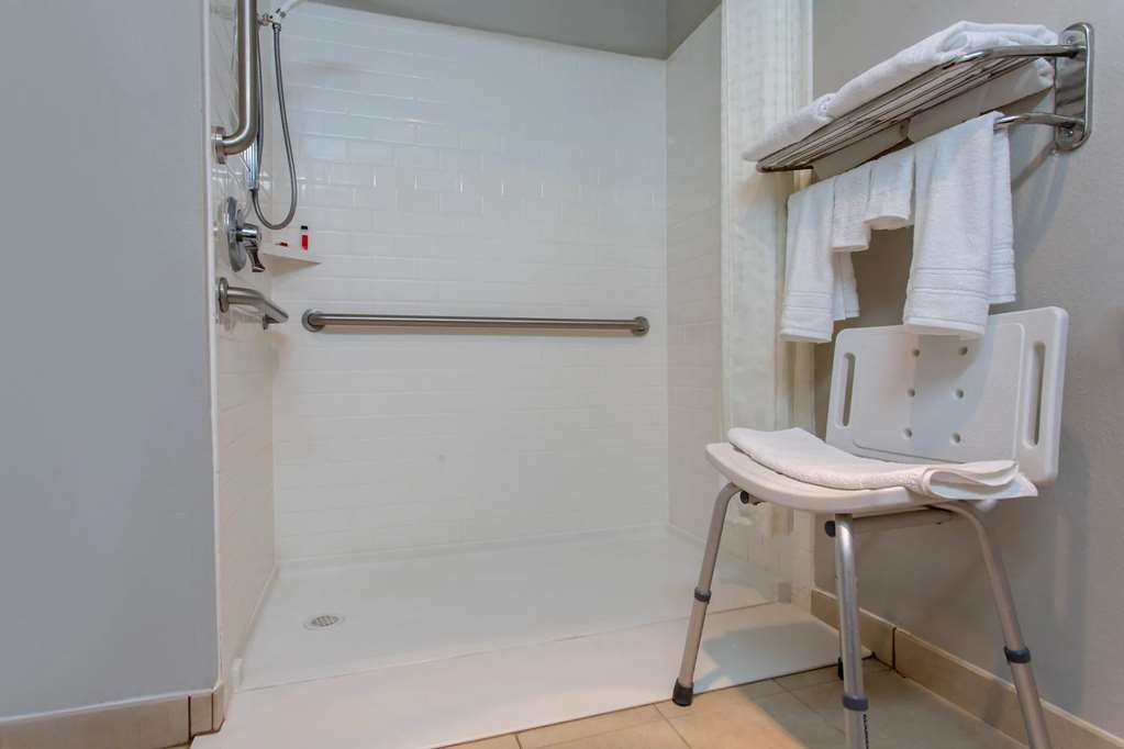 Microtel Inn & Suites by Wyndham Philadelphia Airport - photo 12