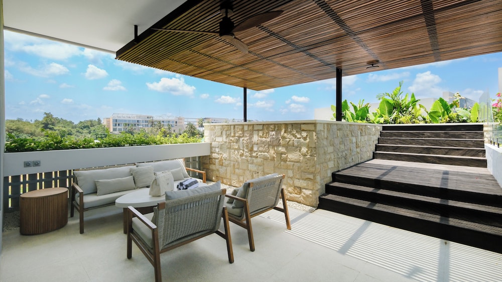 Five Palms Villas 4 by Villa Finder — 4-Star Luxury Hotel in Canggu, Indonesia
