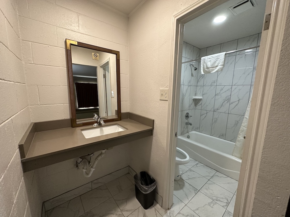 Llano Motel - photo 37
