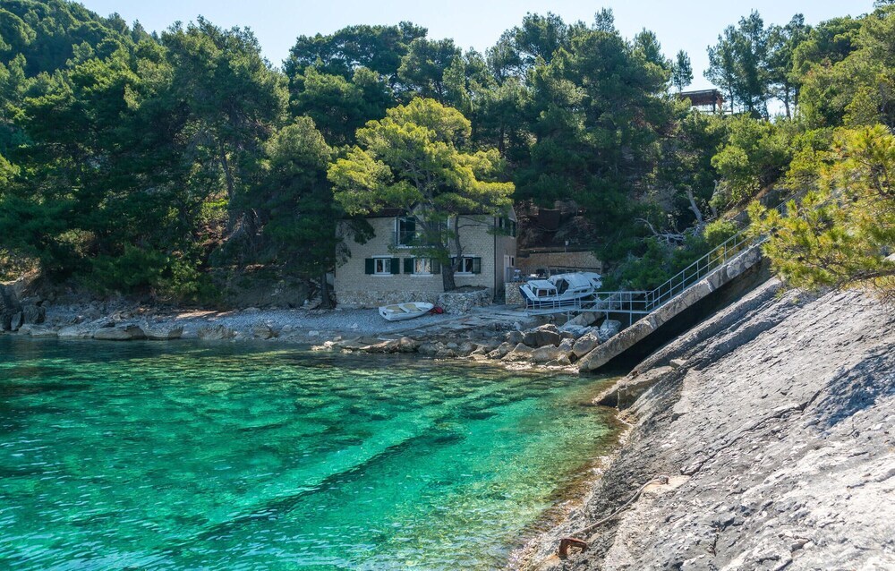Holiday Home Zarace Bb Vi — 4-Star Luxury Hotel in Hvar, Croatia