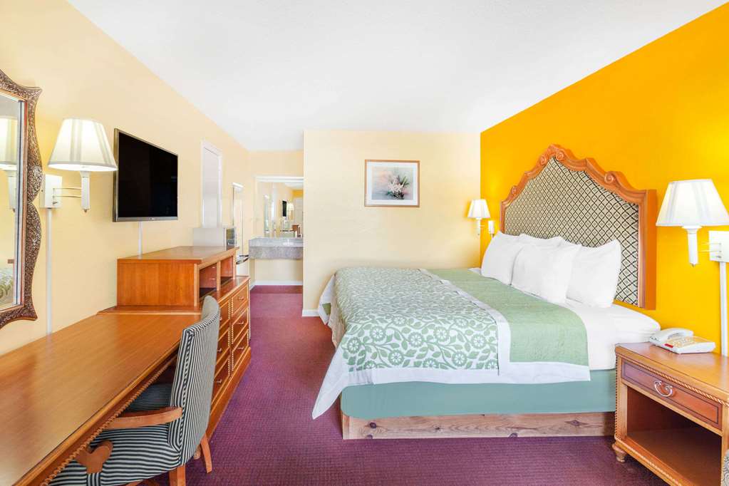 Days Inn by Wyndham Jacksonville - photo 6