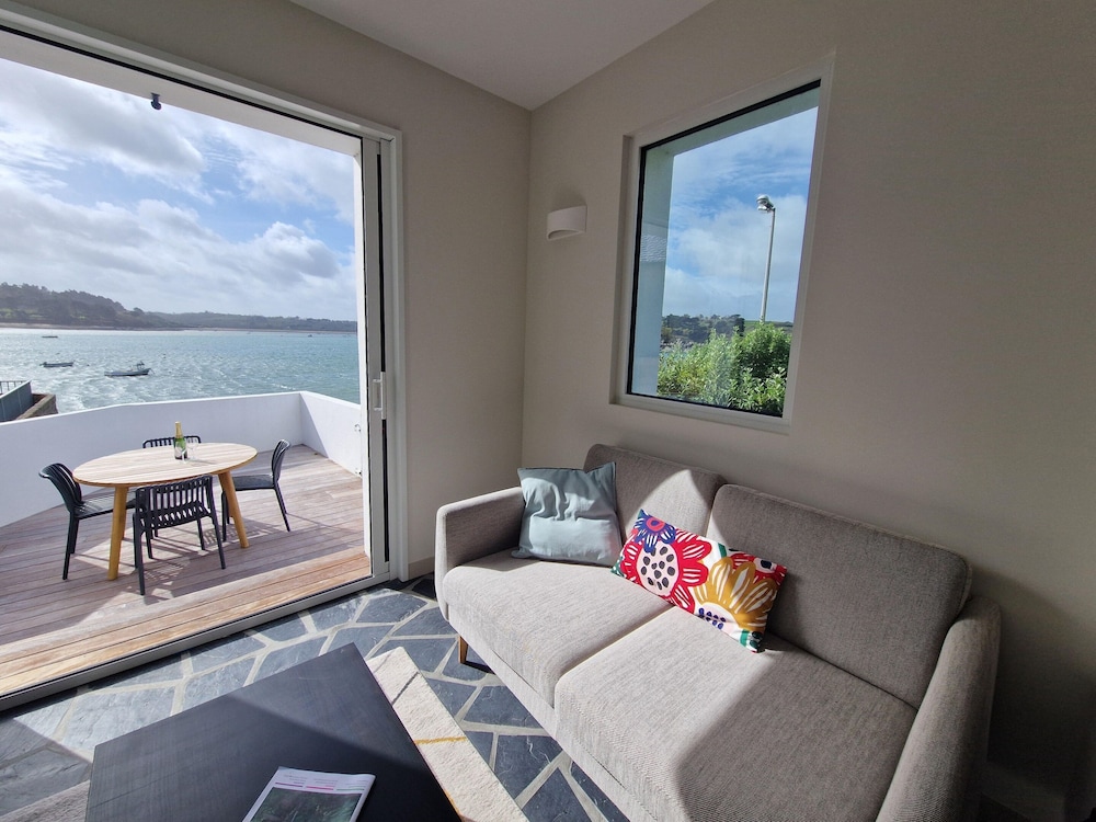 Holiday Home in Plougasnou With Sea Views — 4-Star Luxury Hotel in Plougasnou, France