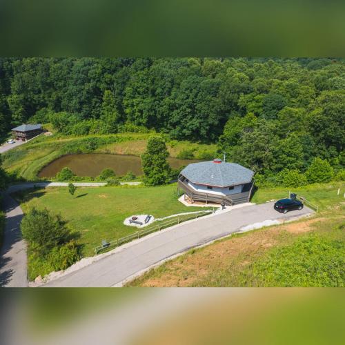 Lakeview by The Chalets - carbon neutral hotel in Logan