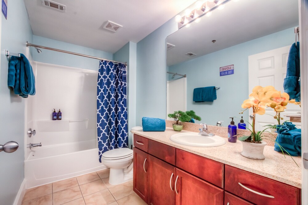Laketown Wharf Resort by Aneliya's Rentals - photo 810