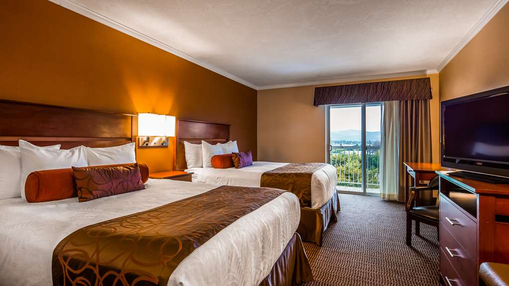 Best Western Plus Landmark Inn - photo 8