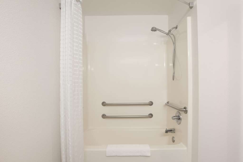 Howard Johnson by Wyndham Beckley - photo 7