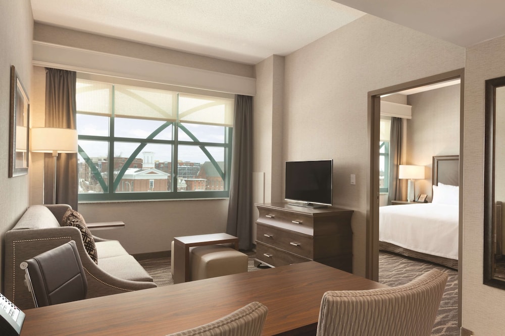 Embassy Suites Saratoga Springs - photo 8