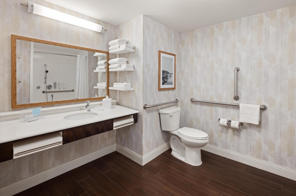 Hampton Inn Minneapolis Roseville - photo 22