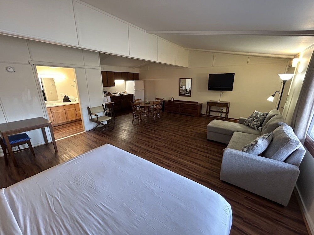Valley Inn and Suites - photo 12