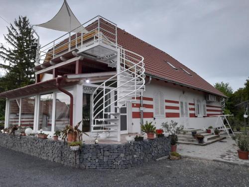 Bella Badacsony Vendégház — hotel in Badacsonytomaj
