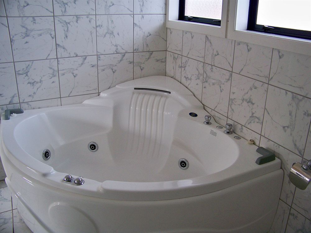 Aaron Court Motor Inn in Hamilton, New Zealand