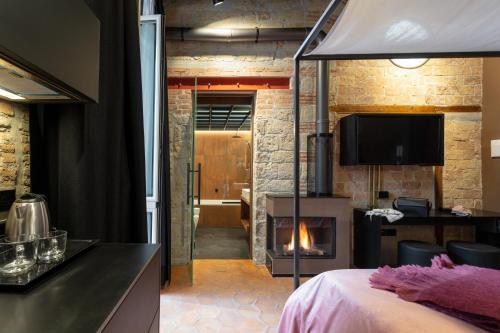 Palazzo Residenza Madre by Dimorra — 4-Star Luxury Hotel in Naples, Italy