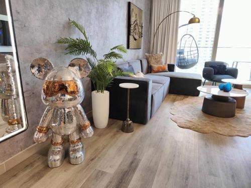 Burj View 10 minutes walk Dream Lux Designer 3BD - carbon neutral hotel in Dubai