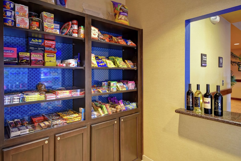 Hampton Inn & Suites Folsom - photo 56