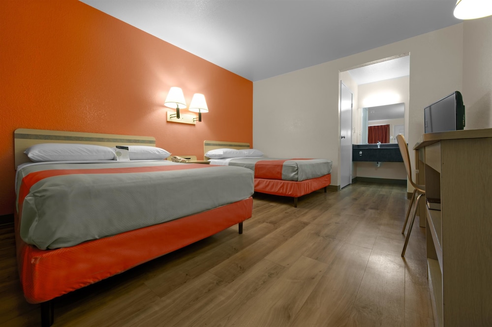 Super 8 by Wyndham Santa Rosa North - photo 7