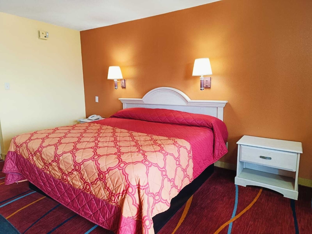 Heights Inn - photo 7