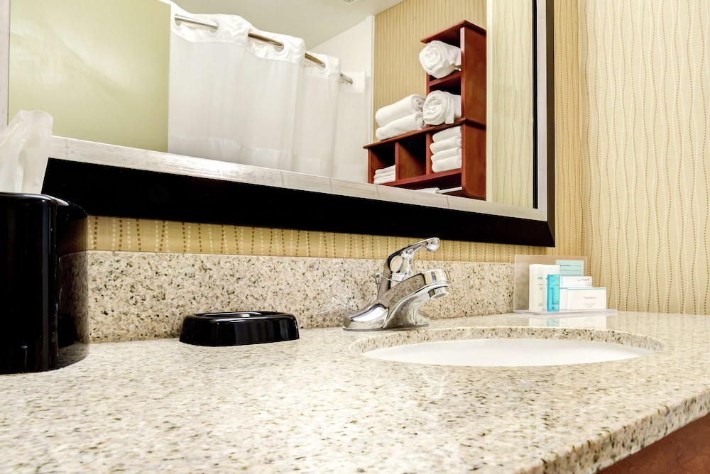 Hampton Inn St. Joseph - photo 18