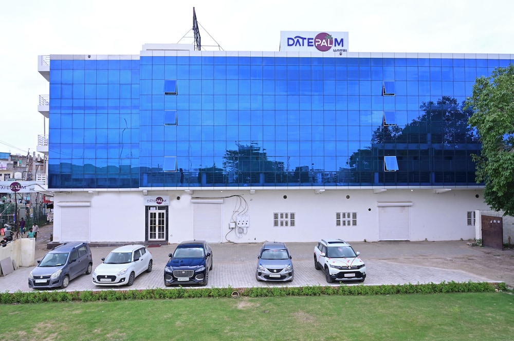 Date Palm Hotel - last minute hotel in Gurgaon