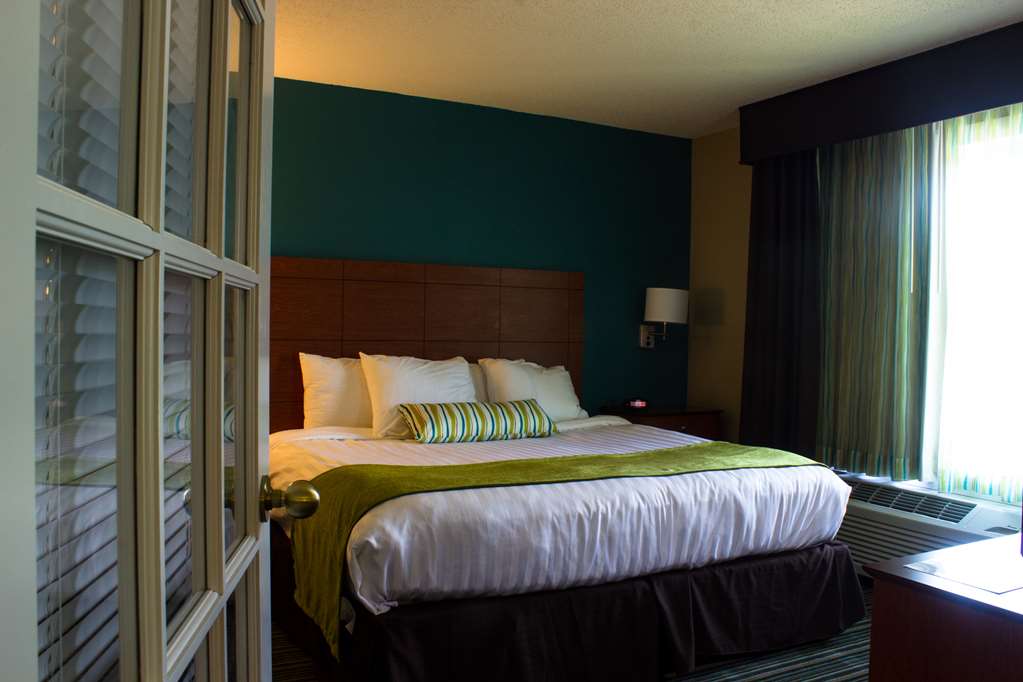 Best Western Plus Menomonie Inn & Suites - photo 18