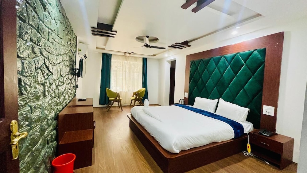Palm Paradise - carbon neutral hotel in Srinagar