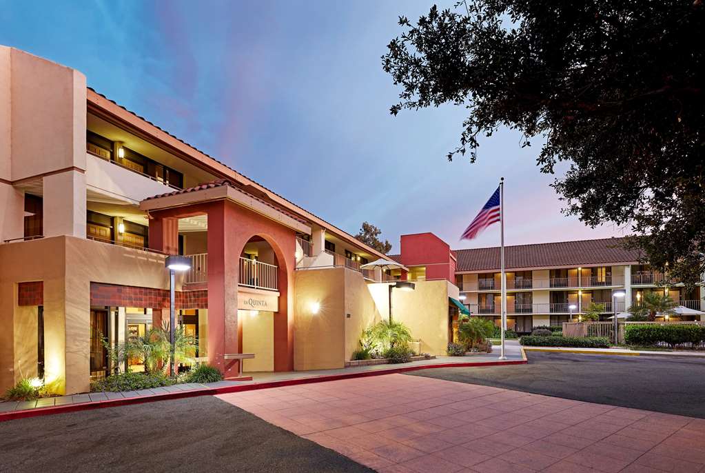 La Quinta Inn & Suites by Wyndham Thousand Oaks Newbury Park - photo 2