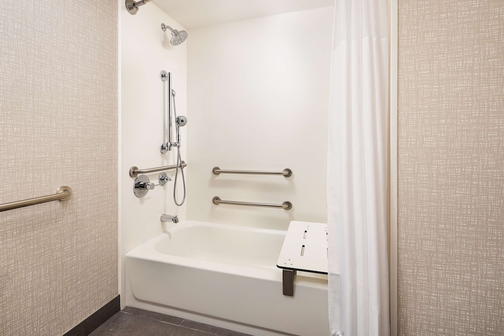 Hampton Inn Massillon - photo 21
