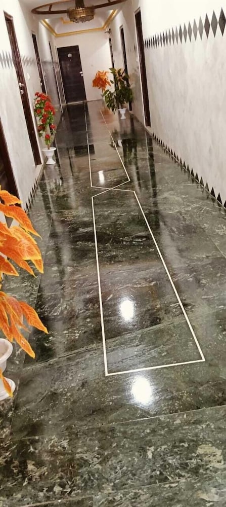 Hotel Crystal Inn in Ahmedabad, India