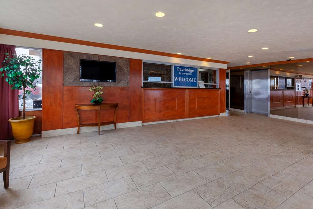Travelodge by Wyndham Cleveland Airport - photo 4