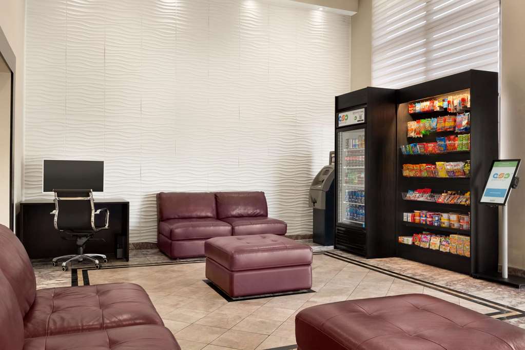 Days Inn & Suites by Wyndham Anaheim At Disneyland Park - photo 4